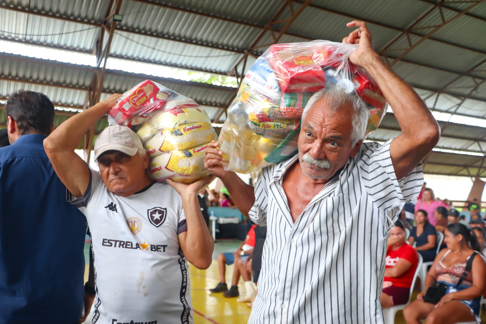 Alysson Bestene lidera ação humanitária e garante entrega de cestas básicas a famíliasrurais em Rio Branco