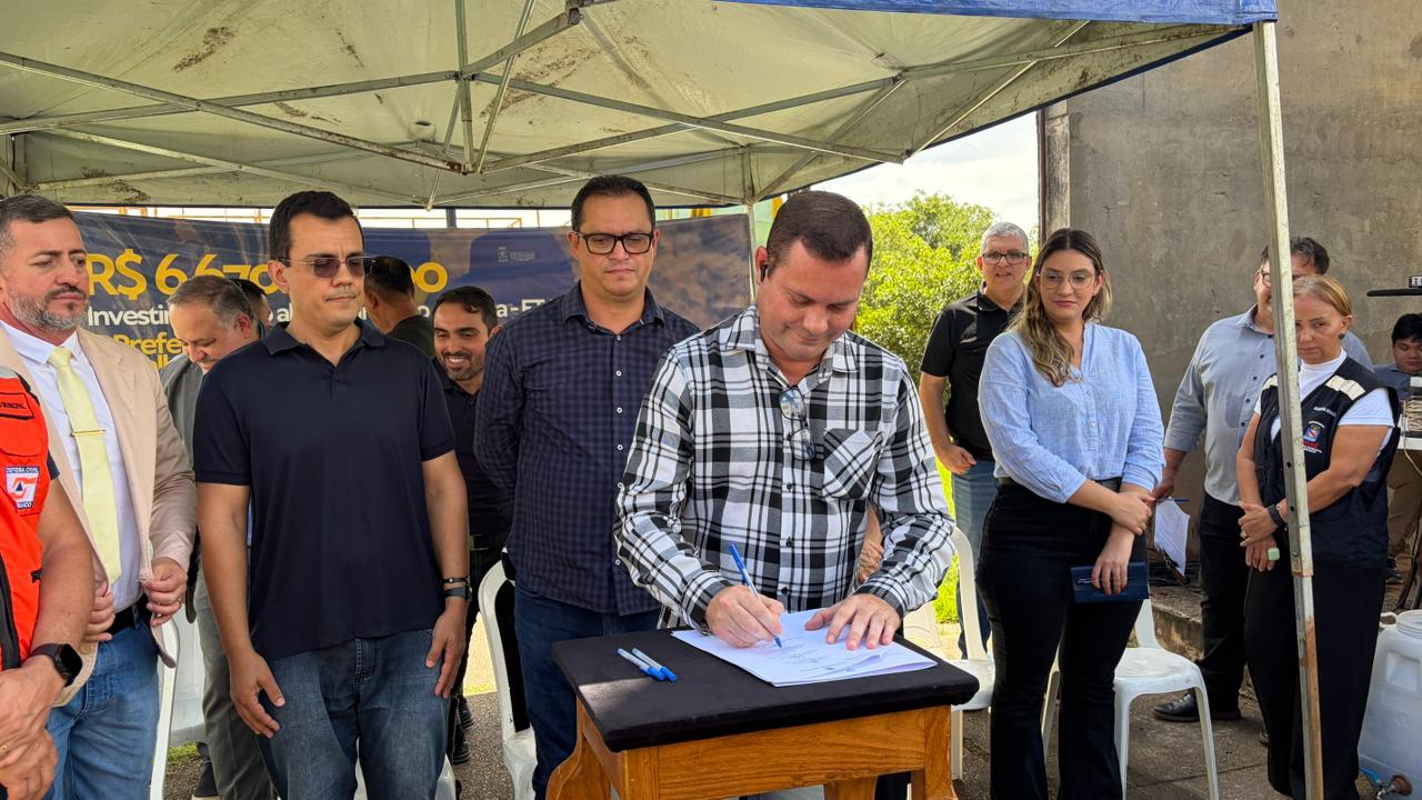 Saerb assina ordem de serviço para construção de desarenador na ETA II em Rio Branco