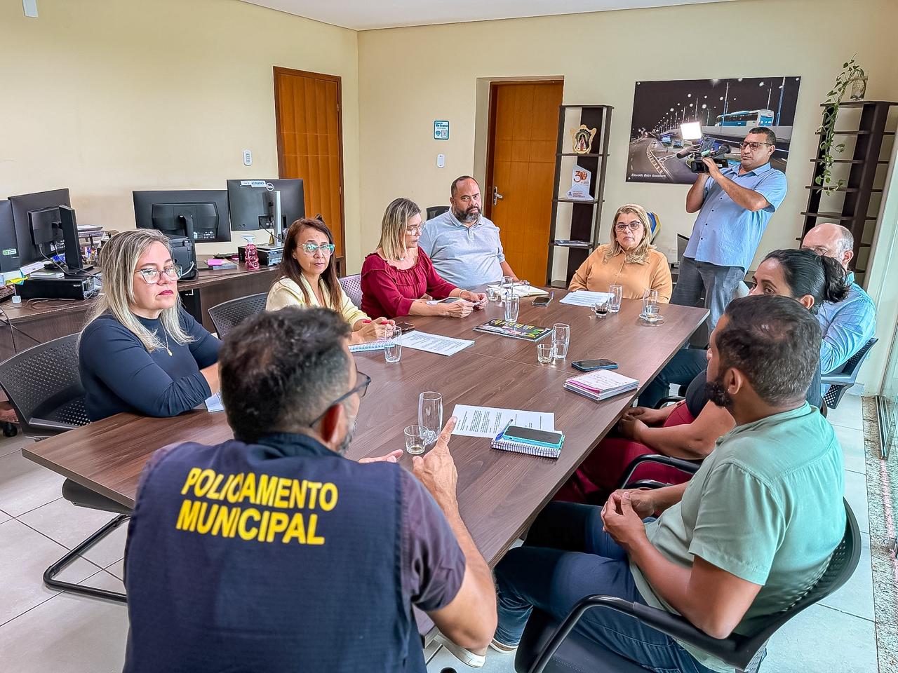 Prefeitura de Rio Branco cria grupo de trabalho para implantação do Programa Escola Mais Segura